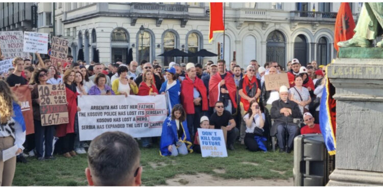 FOTO/ Sulmi në veri, shqiptarët protestë para Parlamentit Europian: S’ka qetësi pa drejtësi!