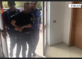 Vodhi nën kërcënimin e pistoletës çakmak dyqanin në “Myslym Shyr” dhe tentoi të grabiste sërish në “Kombinat”, arrestohet 31-vjeçari