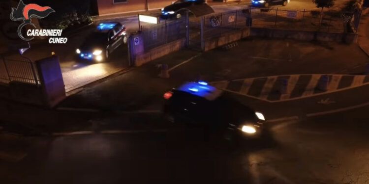 U fut për të vjedhur banesën, hajduti e pëson keq, bie nga kati i pestë i pallatit