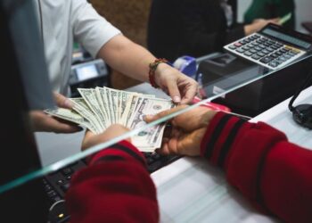 KËMBIMI VALUTOR, euro në rënie, çfarë ndodh me monedhat e tjera?