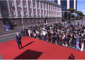 LIVE-Nis Procesi i Berlinit! Rama del në shesh për të pritur miqtë!