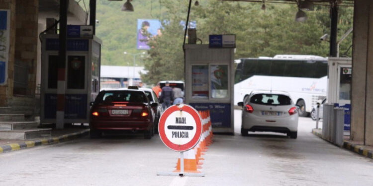 Kapet në Kapshticë një polak me armë