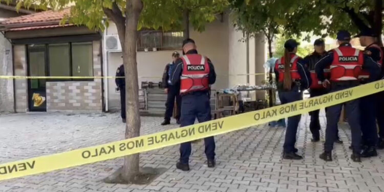 DETAJE/ Plagosja e gruas në Korçë, autori godet me thikë edhe 60-vjeçarin që ndërhyri t’i ndante