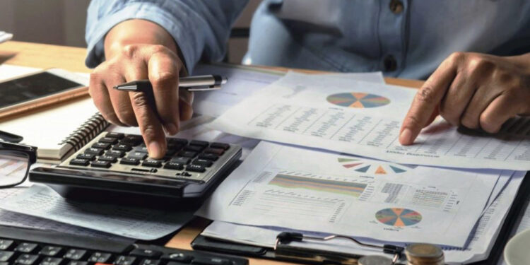 LISTA/ 262 profesionet e lira që do të paguajnë taksën e re