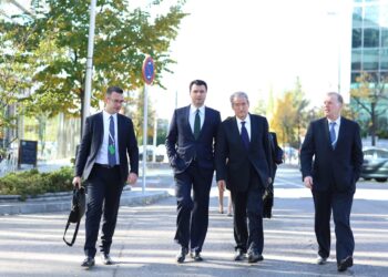 “Godite…”! Berisha zbulon prapaskenat: E mora në telefon Bashën, çfarë bën kështu?