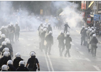 Europa League/ Tensione jashtë fushe mes policisë dhe tifozëve të AEK, përdoret gaz lotsjellës
