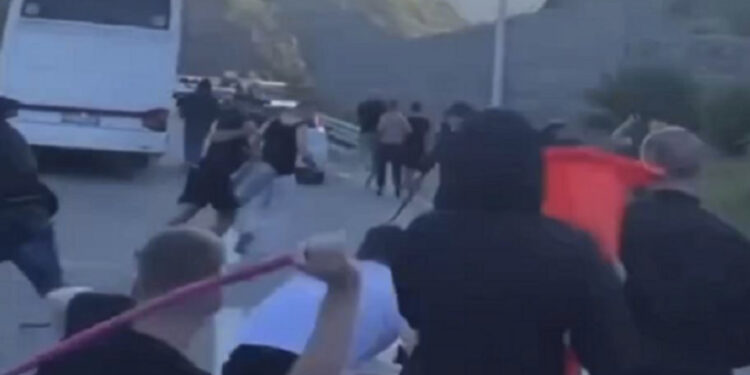 Sherri mes tifozëve të Tiranës dhe Vllaznisë/ Arrestohen 8 persona, nën hetim 20 të tjerë