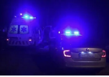 Shkëmbim me armë zjarri! Qëllohen dy të rinj nga një makinë