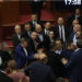 EMRAT/ Grushte në Parlament! PS bën gati letrat për të përjashtuar 7 deputetë demokratë