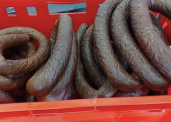 Grumbulloi 2 mijë kilogram mish të skaduar dhe e bëri suxhuk, arrestohet një shtetas në Pejë