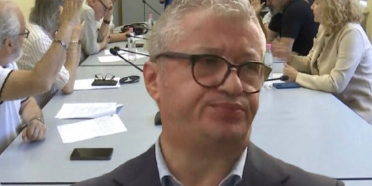 Këshilli Drejtues i RTSH i tregon vendin Alfred Pezës, i përplasë në fytyrë të gjithë shkeljet e rënda që ka kryer. Ja cfarë ndodhi dje!