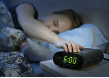 Akrepat kthehen 60 minuta prapa sonte! Eksperti tregon sa ditë do trupi të përshtatet me ndryshimin e orës