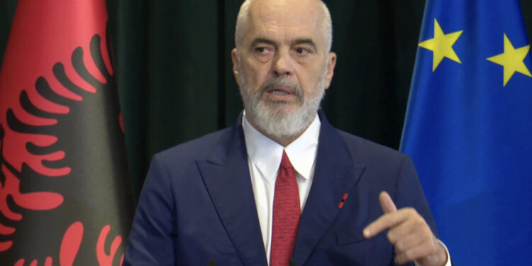 Macron: Pezulluam vizat për Kosovën! Edhe Edi Rama nuk del kundër: Kurti ia bëri vetes