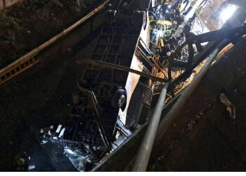 FOTO/ Autobusi u “pushtua” nga flakët, viktimat u dogjën për së gjalli