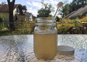 Mund ta zëvendësojë kafen, pija e shëndetshme që do t’ju zgjojë direkt nga gjumi në mëngjes