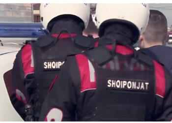 Punonte si truprojë pas orarit zyrtar/ Çfarë e shtyu efektivin e Shqiponjave të qëllojë me armë në Tiranë?