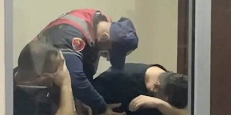 Dëshmia tronditëse e vajzës: Si më drogoi i dashuri me shokët dhe më futi në hotel