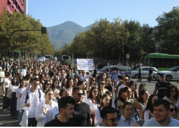 30 deputetë çojnë ligjin për studentët e mjekësisë në Kushtetuese