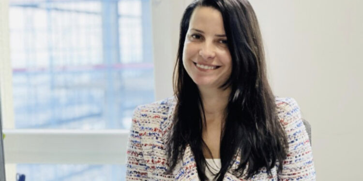 Batërdia me pronat në Durrës! Arrestohet në zyrë ish-drejtoresha e Kadastrës