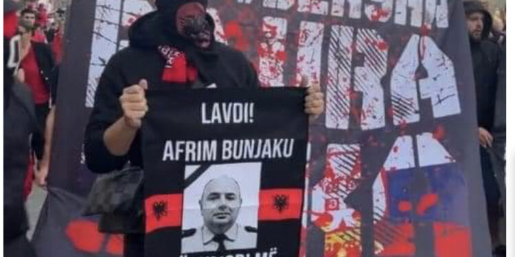 VIDEO/ Jo vetëm “Tifozat Kuq e Zi”, “Plisat” elektrizojnë ambientin para sfidës ndaj Çekisë