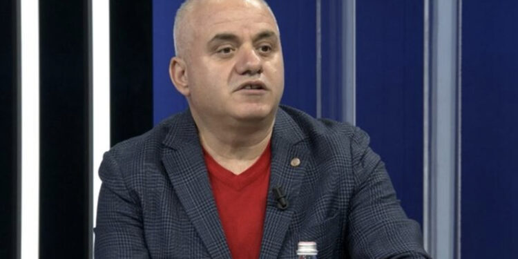 “Janë marrë çanta me para”, Hoxha parlajmëron të tjera goditje në familjen Berisha