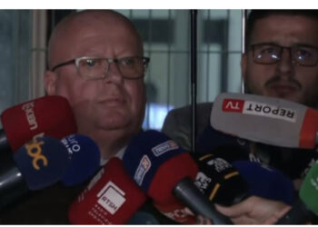 Avokatët e Berishës braktisin seancën, Gjokutaj: Nuk vazhdojmë seancat po u përjashtuar gjyqtarja Irena Gjoka