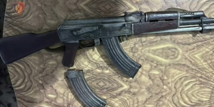 Sherr, pronë, armë dhe dy familje, policia ndërhyn dhe shmang krimin