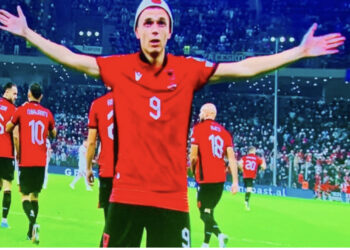 VIDEO/ Super goli i Asanit dhe karton i kuq për çekët, kuqezinjtë “prekin” Berlinin në pjesën e parë