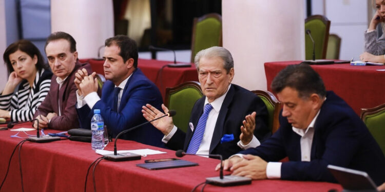 Shehu: Doktor na rikthe! Berisha: Na ka rënë zjarri në shtëpi, më keq se në ’97-ën