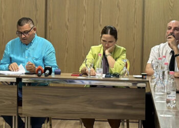 Merr udhë lëvizja “Mos ik – Qëndro – Vepro”!