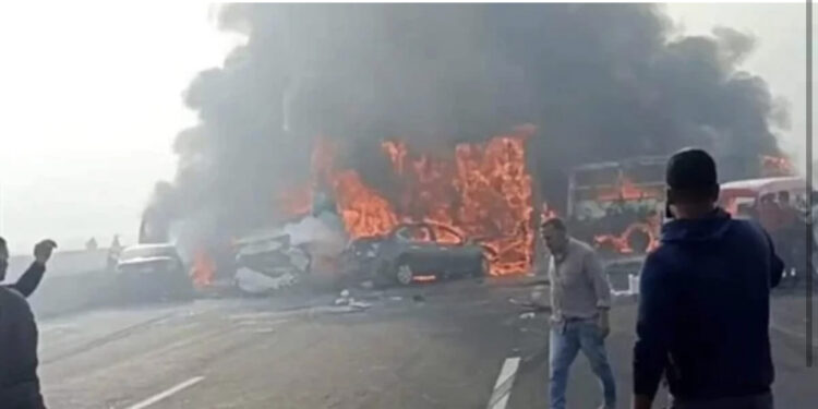 Autobusi përplaset me makinat! Mbi 30 të vdekur dhe 60 të plagosur