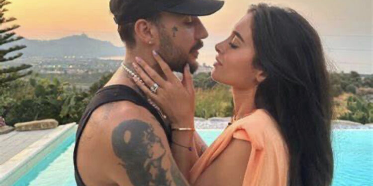 VIDEO/ Jori dhe i dashuri i saj në Shqipëri, “çmenden” pas byrekëve të Lushnjës