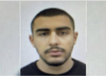 FOTO/ Ky është nipi i ish-deputetit që iu vunë hekurat në makinë: Jam i tensionuar…