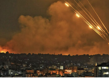 Lufta po përhapet! Izraeli po sulmohet nga tre drejtime