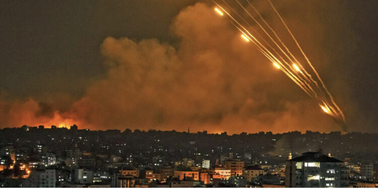 Lufta po përhapet! Izraeli po sulmohet nga tre drejtime