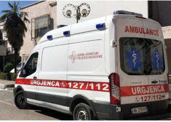 Përkeqësohet gjendja e 14-vjeçarit që u dhunua nga bashkëmoshatarët në Korçë, niset drejt Traumës