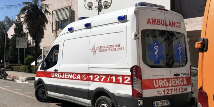 Përkeqësohet gjendja e 14-vjeçarit që u dhunua nga bashkëmoshatarët në Korçë, niset drejt Traumës
