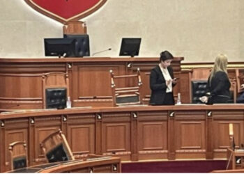 EMRAT/ Komisioni i Etikës përjashton 26 deputetët e PD pas kërkesës së PS