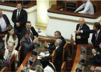 Deputeti i Bashës kritikon kolegët e opozitës: I bënë “dhuratë” Ramës