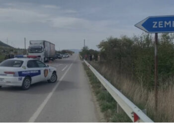 “Zbriti nga furgoni dhe tentoi të kalonte rrugën”, makina përplas për vdekje 14-vjeçaren