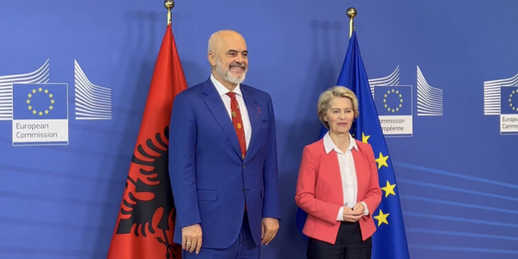 Samiti i Procesit të Berlinit, presidentja e KE mbërrin sot në Tiranë, takim me Begajn dhe konferencë me Ramën