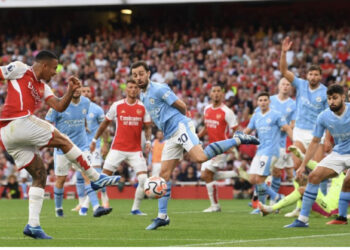 Arsenal arrin fitoren e parë ndaj Manchester Cityt në Ligën Premier pas tetë vitesh
