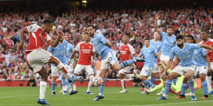 Arsenal arrin fitoren e parë ndaj Manchester Cityt në Ligën Premier pas tetë vitesh