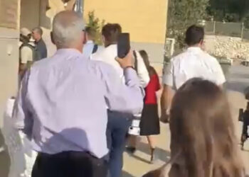 VIDEO/ “Vrapojmë për të shpërtuar”, sekretari britanik në Izrael përballet me sirenat e luftës