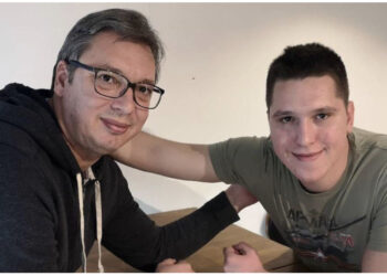 Djali i tij i përfshirë në sulmin në Kosovë, Vuçiç: Frikacakët sulmojnë familjen dhe fëmijët