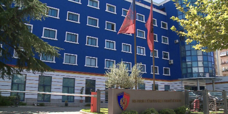 EMRAT/ Morën peng 46-vjeçaren dhe e kanosën, arrestohen dy autoret në Tiranë