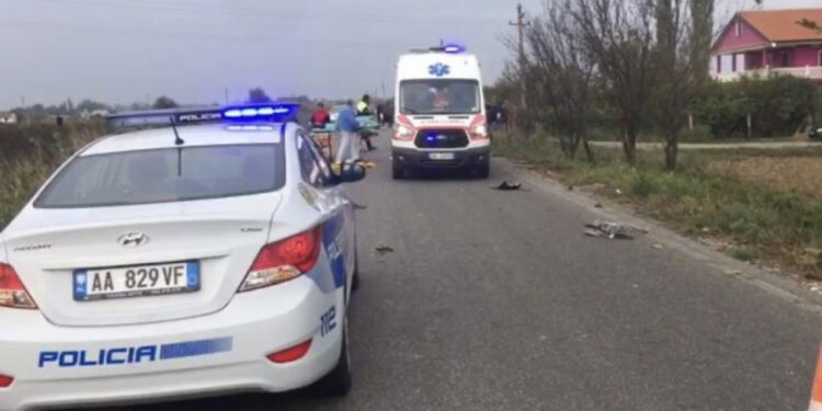 E rëndë në Fier/ Makina përplas dy kalimtarë