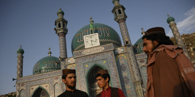 Shpërthim në një xhami në Afganistan, dhjetëra të vdekur