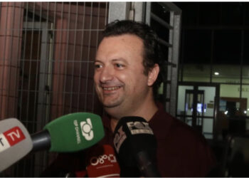 Prej 4 orësh brenda në SPAK, Dorjan Duçka del i qeshur: Shkoni pyesni DASH-in