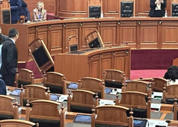 Ndëshkimi mbaroi! 23 deputetët e PD-së “nisen” drejt parlamentit